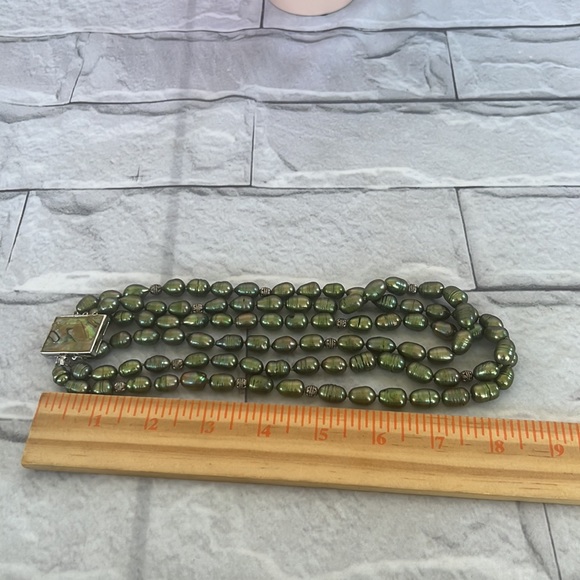 3 Strand vintage pearl green necklace STUNNING! - Picture 8 of 10